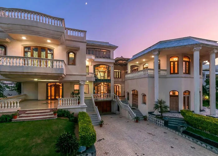 Stayvista\'S Krishnalaya Mansion, Featuring An Indoor Swimming Pool, Jacuzzi, Sauna, Tt Table, Indoor Games & A Lush Lawn For Your Enjoyment