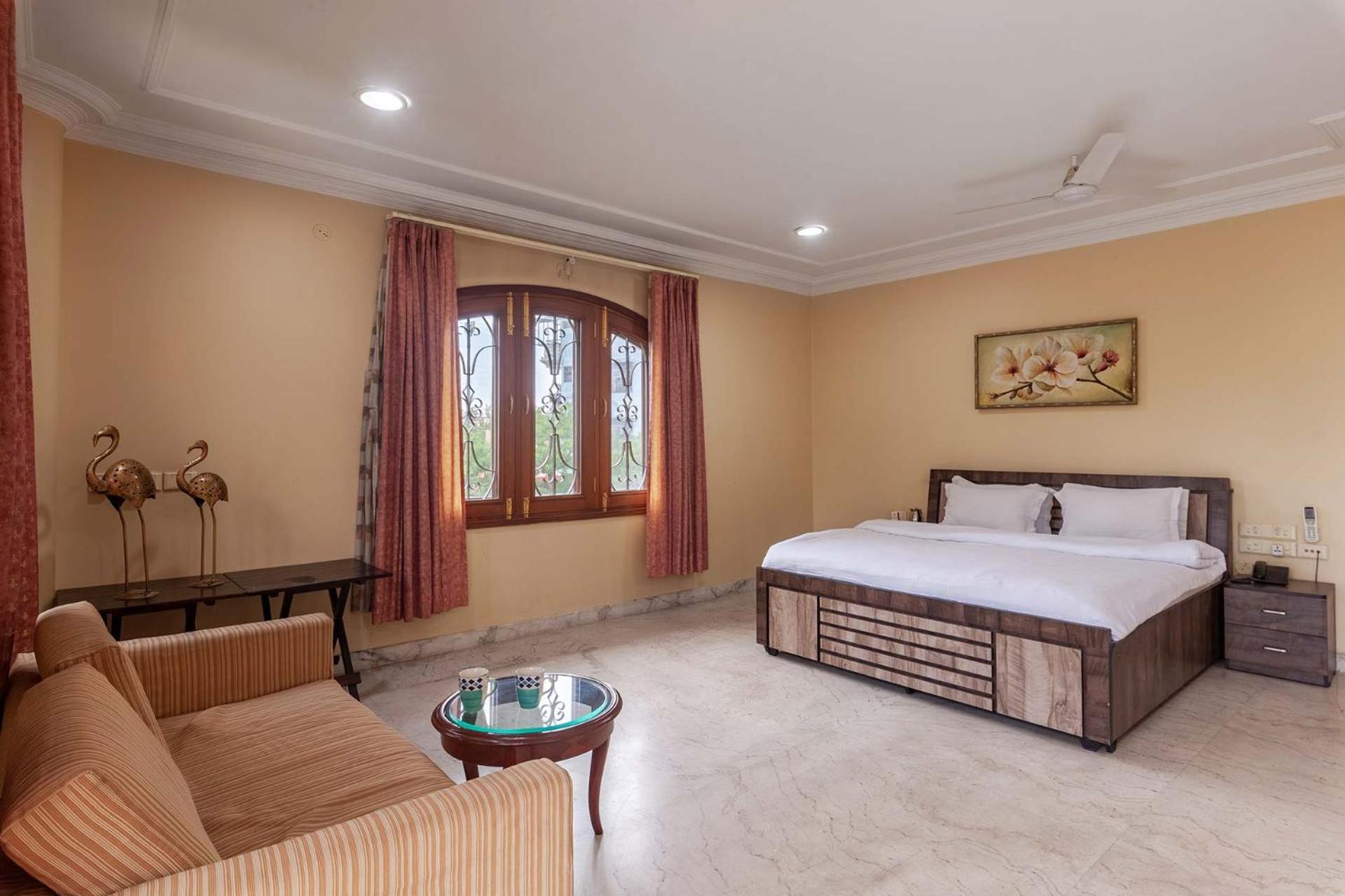 Villa Stayvista's Krishnalaya Mansion: Luxurious Retreat With Indoor Pool & Leisure Amenities *